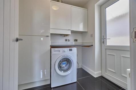 Utility Room to Side