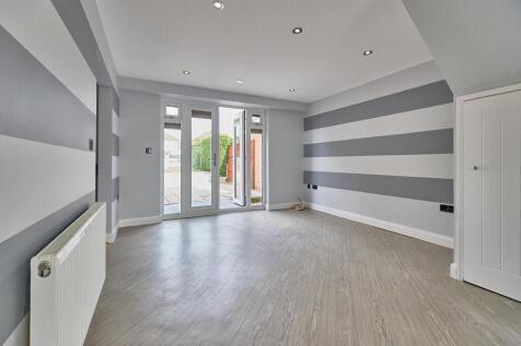 Dining Area to Rear