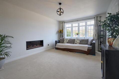Lounge to Front