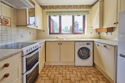 Fitted kitchen to rear