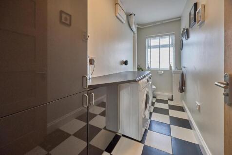 Utility Room/WC to Front
