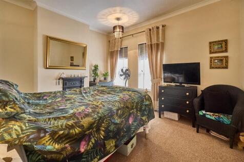 Bedroom one to Front