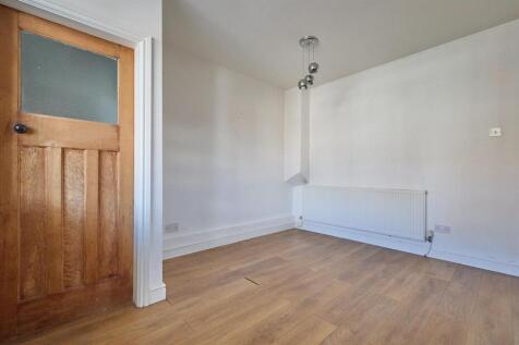 Dining/kitchen to front