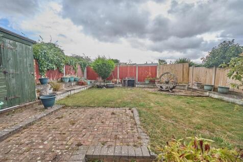 6 Chatsworth Close BB 3.jpg