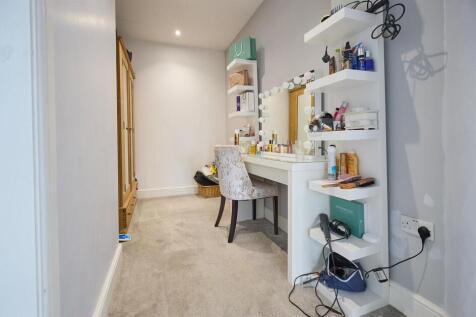 Dressing room (L-shaped)