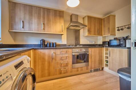 Kitchen to front