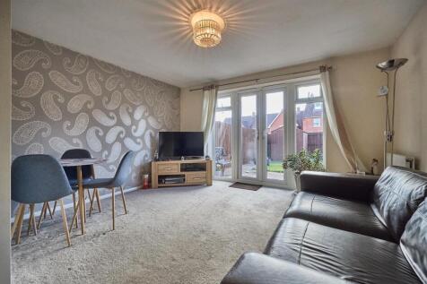 Lounge dining room to rear