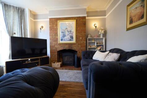 Lounge to Front
