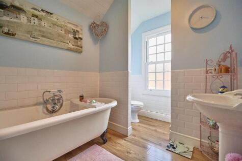 Refitted Family Bathroom to Rear
