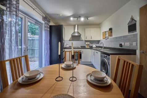 Fitted Dining Kitchen to Rear