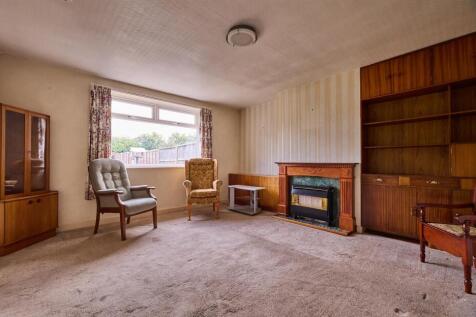 Lounge to Rear