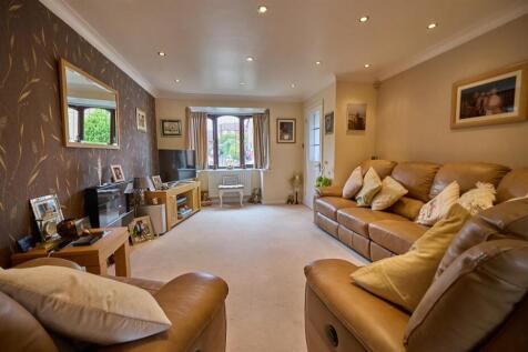 Lounge to Front