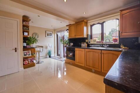 Fitted Dining/Kitchen to Rear
