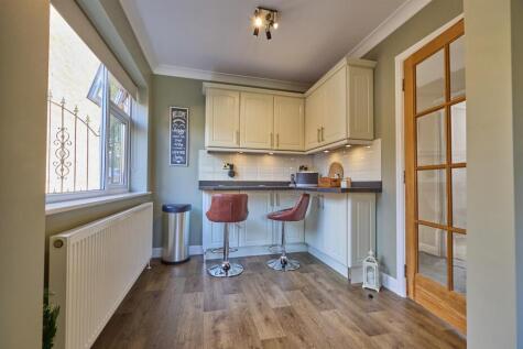 L shaped Kitchen to Rear