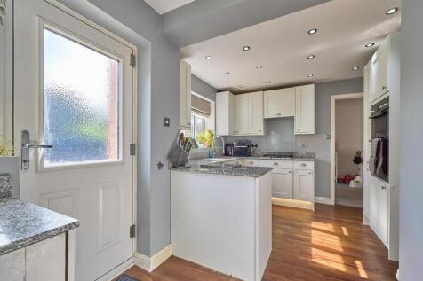 Fitted Kitchen to Rear