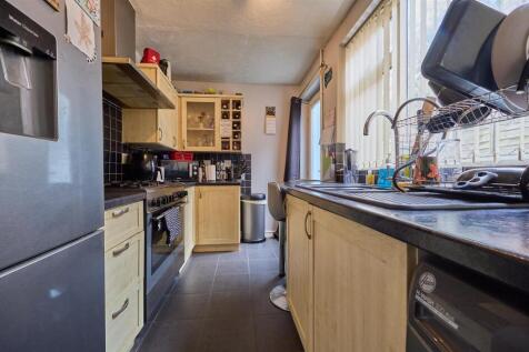 Fitted Breakfast Kitchen to Rear