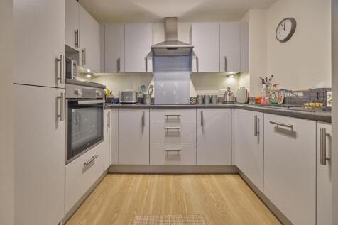 Open Plan Fitted Kitchen