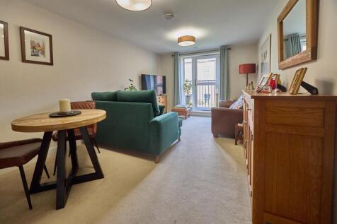 L Shaped Through Lounge/Dining Room