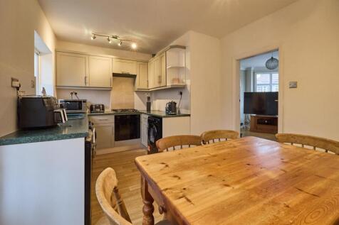 Fitted Dining Kitchen to Rear L Shaped