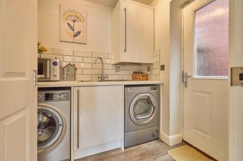 Utility room to side