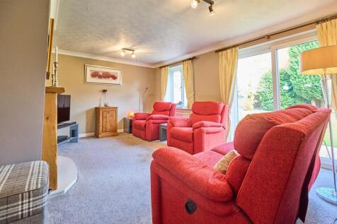 Lounge to Rear