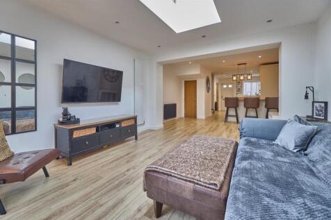 Open plan living/dining area