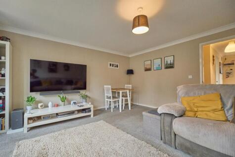 Lounge/Dining Area