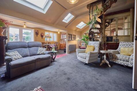 Extended Open Plan Lounge/Diner to rear