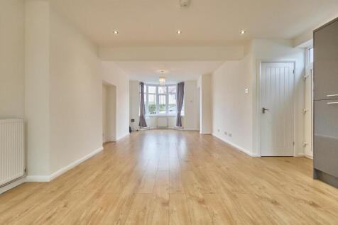 Living area to front