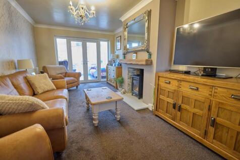 Lounge to Rear