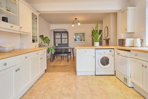 Newstead Avenue 13.jpg