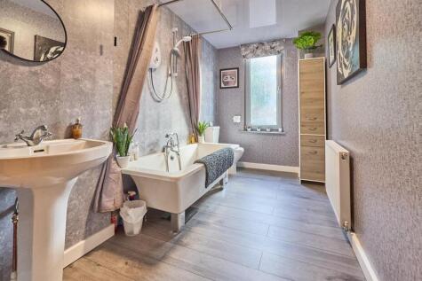 Refitted Bathroom to rear