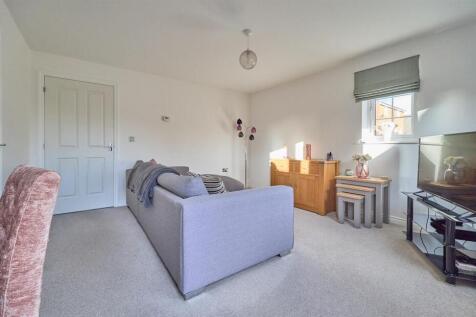 Lounge/Diner to Rear