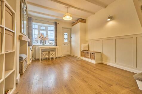 Open plan living/dining room and fitted kitchen