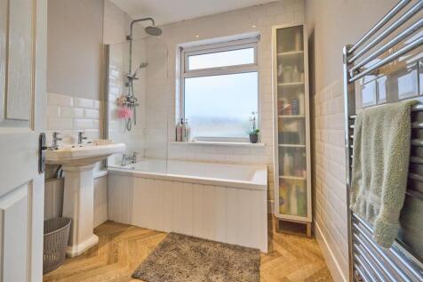 Family Bathroom to rear