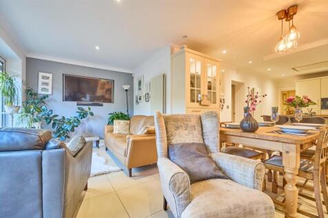 L Shaped Living/Dining/Kitchen to Rear