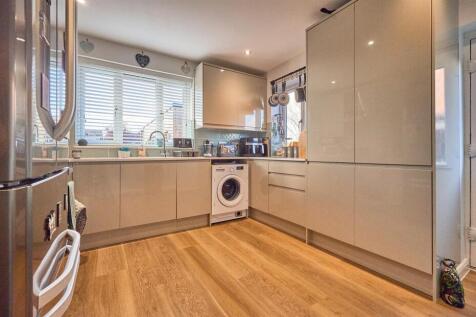 Refitted Kitchen to Rear