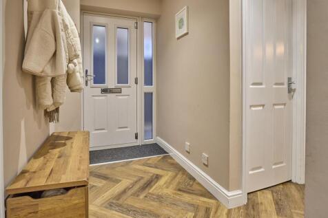 L Shaped entrance hallway