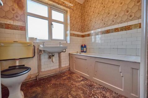Bathroom to Rear