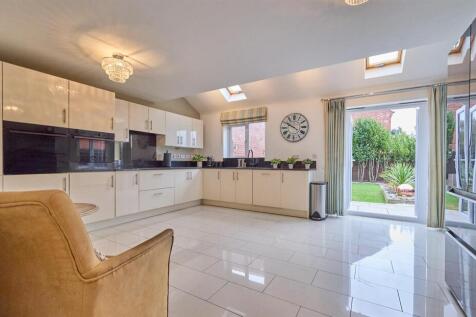 Dining/Kitchen Area
