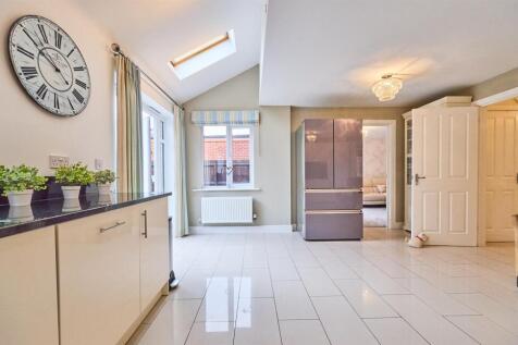 Dining/Kitchen Area
