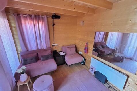 SUMMERHOUSE