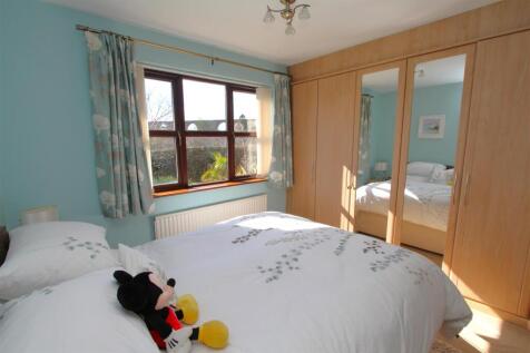 Bedroom 1.JPG