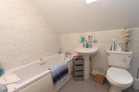 Bathroom 2.JPG