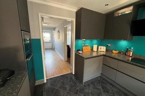 Kitchen 2.jpg