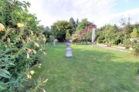 Rear Garden 2.jpg