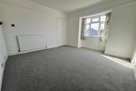 Bedroom1...jpg