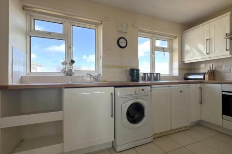 Kitchen 2.jpg
