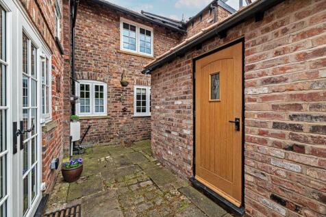 Courtyard/Utility