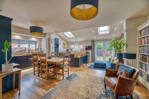 Dining Kitchen &amp; Family Room